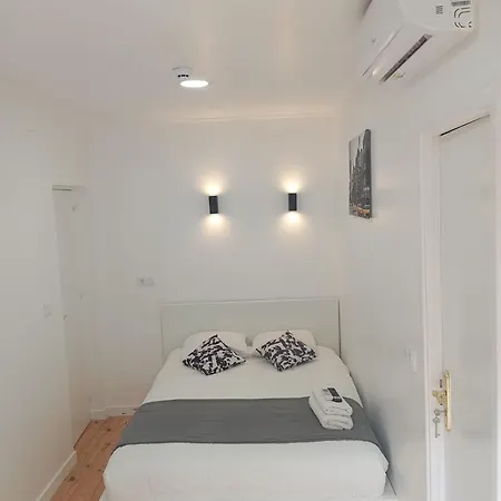 Apartamento Bernardim Ribeiro - 3ª Andar * Lisbon