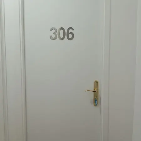 Apartamento Bernardim Ribeiro - 3ª Andar Homestay *