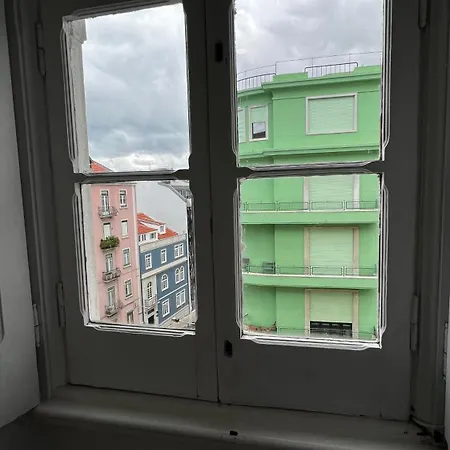 Apartamento Bernardim Ribeiro - 3ª Andar *